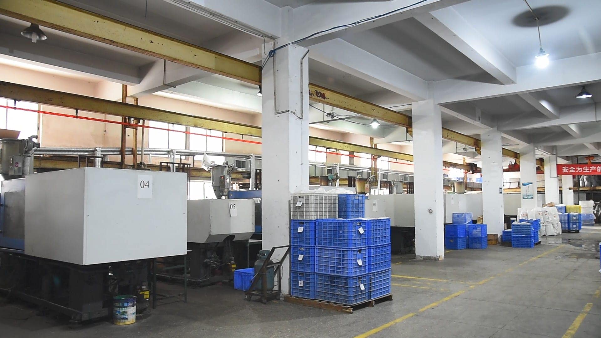Taller de inyección de plásticos de la fábrica YOLEC Electric en Zhongshan, China